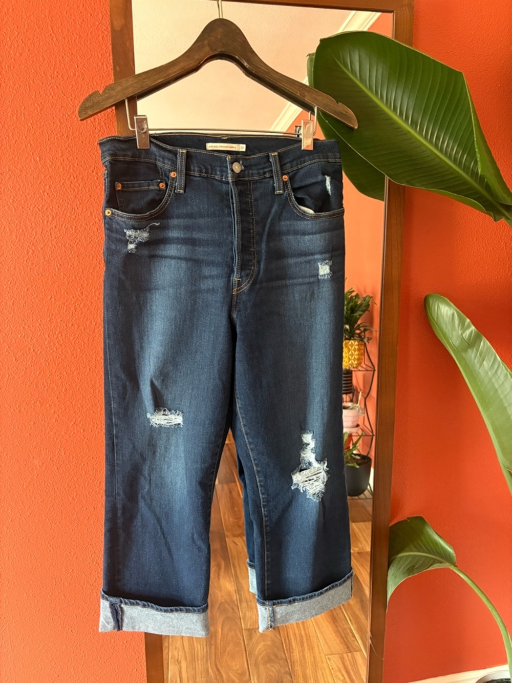 Levi's Dark Blue Distressed Ribcage Straight Ankle 31 W 27 L Like New